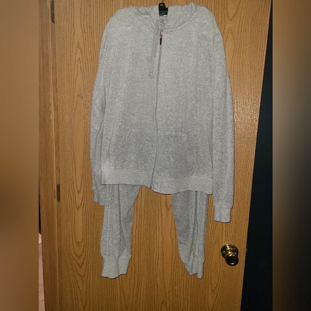Velour gray set. Fashion Nova.